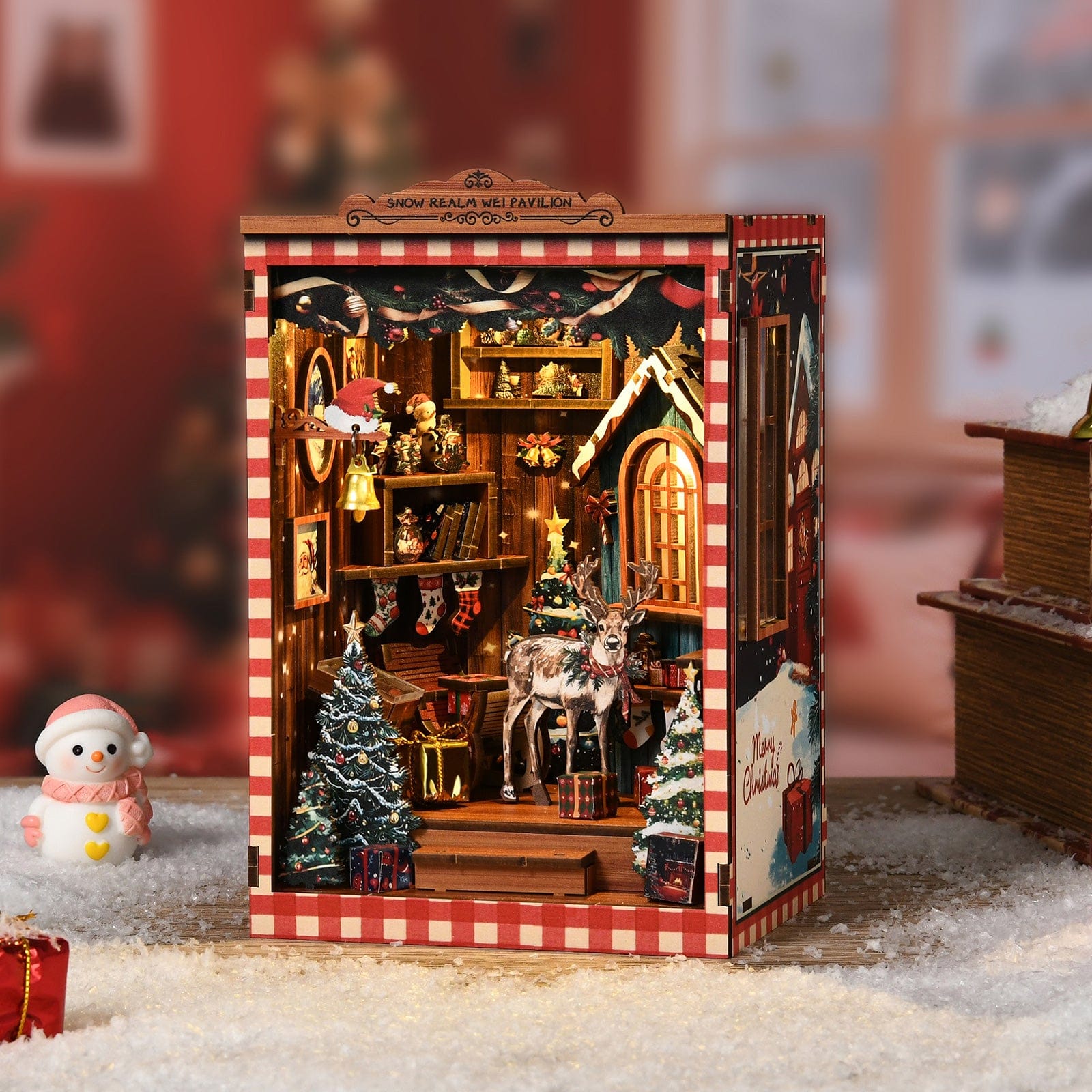 Book Nook Kits 161 Pieces | 17.5x12x10.5 cm (6.9"x4.7"x4.1") Christmas Snow Cabin - DIY Book Nook Kit